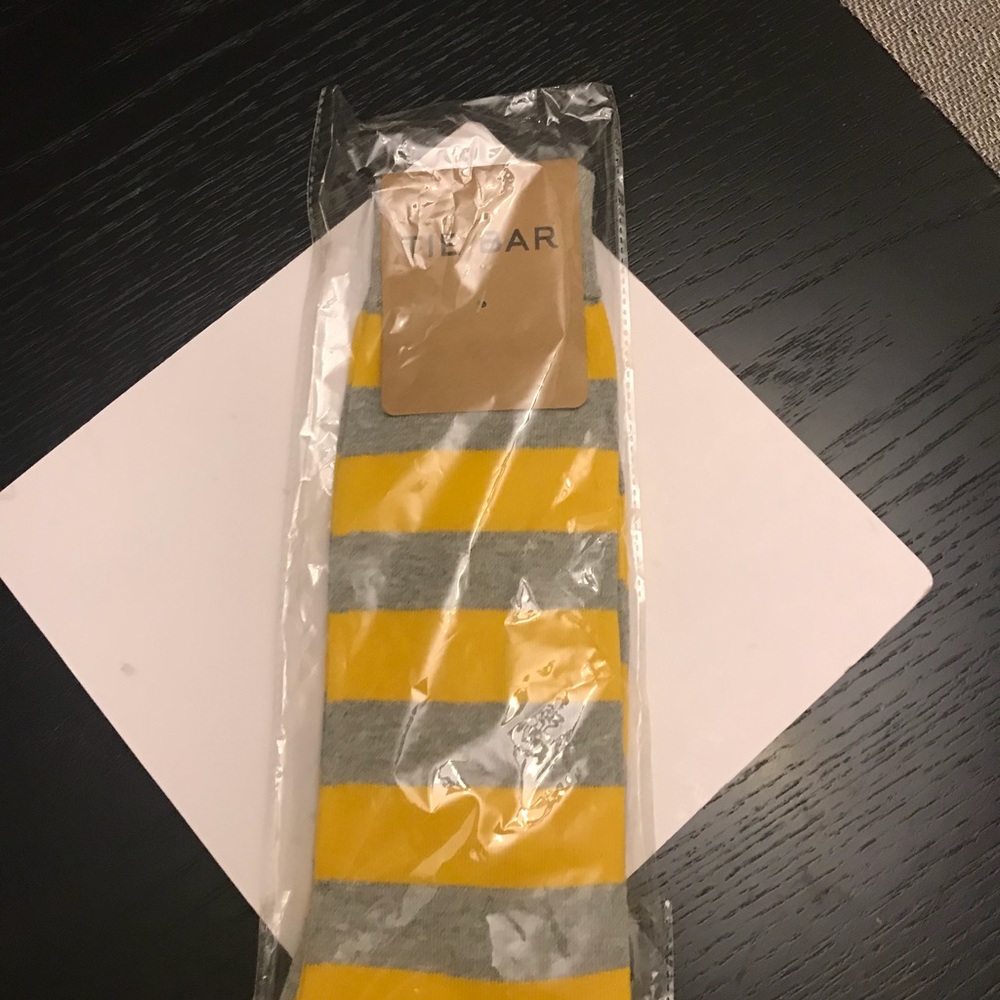 Tie bar socks
